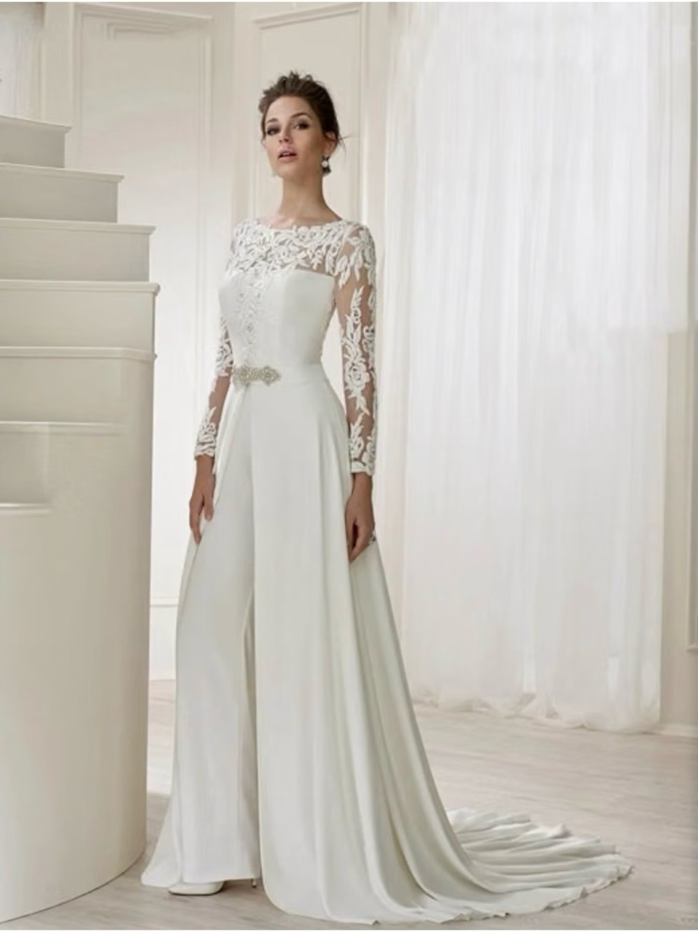 Elegant White Lace-Detail Women's Pant Suit with Long Sleeves